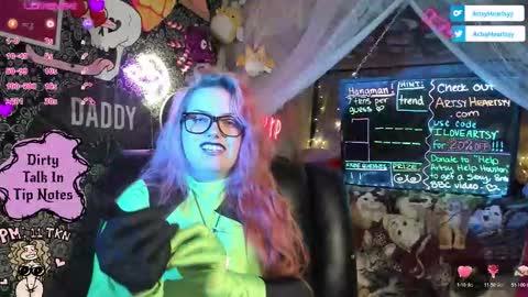 ArtsyHeartsyy online show from December 20, 2:40 am