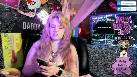 ArtsyHeartsyy online show from April 30, 1:34 am