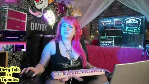 ArtsyHeartsyy online show from June 5, 2:51 am