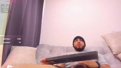 Snapshot of arturguy01 chatting on January 5, 2:19 pm arturguy01 online show from January 5, 2:19 pm