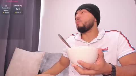 Snapshot of arturguy01 chatting on January 17, 2:50 pm arturguy01 online show from January 17, 2:50 pm