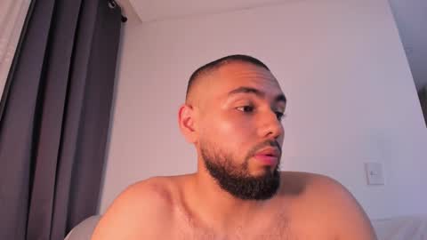 Snapshot of arturguy01 chatting on February 24, 11:41 pm arturguy01 online show from February 24, 11:41 pm