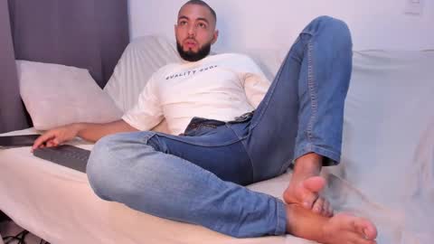 Snapshot of arturguy01 chatting on March 1, 11:15 pm arturguy01 online show from March 1, 11:15 pm