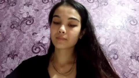 Snapshot of arvillahamner chatting on December 4, 8:28 pm Amina online show from December 4, 8:28 pm