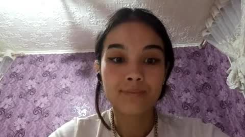 Snapshot of arvillahamner chatting on December 5, 7:10 pm Amina online show from December 5, 7:10 pm