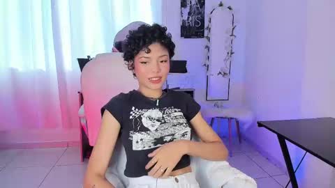 Ariana and Kelsieh online show from February 26, 9:27 pm