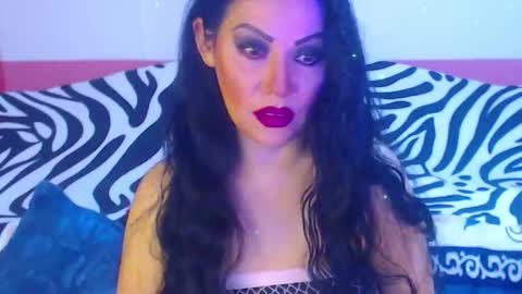 Snapshot of ary_z chatting on February 3, 6:13 pm Ary online show from February 3, 6:13 pm