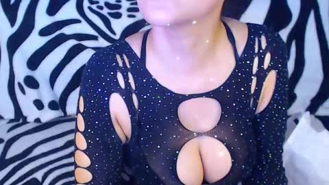 Snapshot of ary_z chatting on February 16, 10:06 pm Ary online show from February 16, 10:06 pm