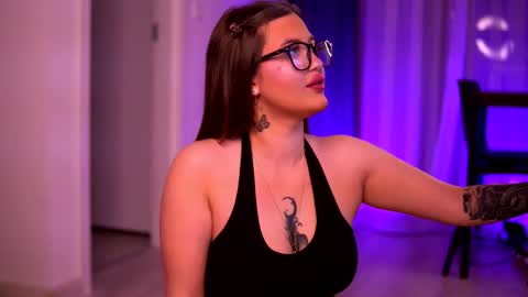 Lunaa  online show from October 24, 6:37 pm