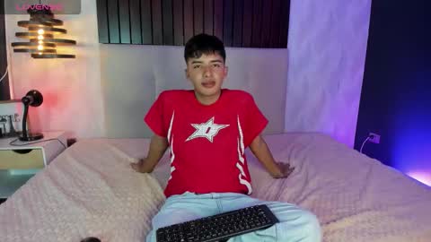 ash_russell online show from January 5, 7:39 pm