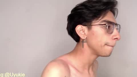 Snapshot of ash_v1 chatting on November 3, 9:27 pm Ash online show from November 3, 9:27 pm