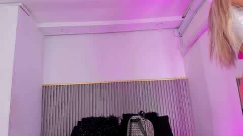 ash_valentine online show from June 1, 7:37 pm