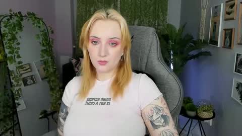 Snapshot of asheluck chatting on May 11, 2:28 am AshleyAshe online show from May 11, 2:28 am