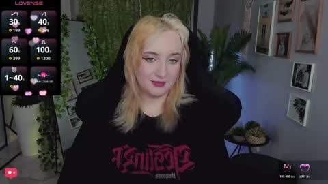 Snapshot of asheluck chatting on May 24, 3:44 am AshleyAshe online show from May 24, 3:44 am