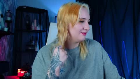 Snapshot of asheluck chatting on May 26, 3:57 am AshleyAshe online show from May 26, 3:57 am