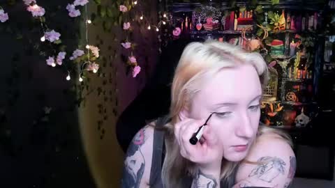 Snapshot of asheluck chatting on May 30, 3:25 am AshleyAshe online show from May 30, 3:25 am