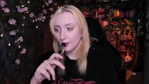 Snapshot of asheluck chatting on June 5, 6:52 am AshleyAshe online show from June 5, 6:52 am