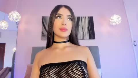 Snapshot of ashely_rous_ chatting on June 17, 7:59 pm Ashely online show from June 17, 7:59 pm