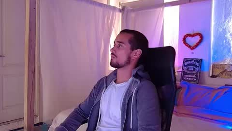 Snapshot of asherxxx_ chatting on February 24, 3:10 pm CARIBBEAN DREAM online show from February 24, 3:10 pm