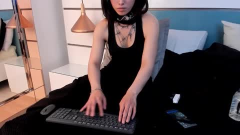 Ashkoreh online show from November 19, 7:14 pm