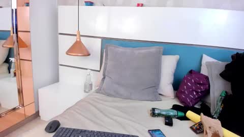 Ashkoreh online show from January 18, 6:34 pm