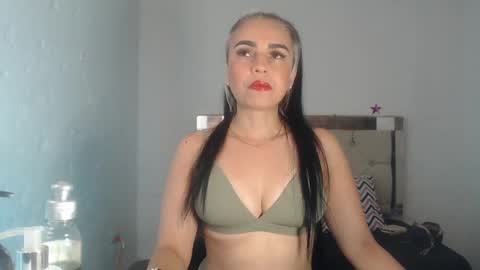 ashley__tylor online show from January 14, 3:11 am