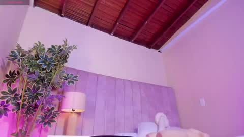 ashley_beaomunt online show from April 14, 11:05 am