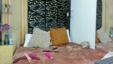 Ashley Damss online show from April 7, 4:35 am