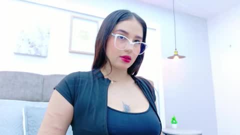 Snapshot of ashleyevans21 chatting on September 22, 9:17 pm Ashley Evans online show from September 22, 9:17 pm
