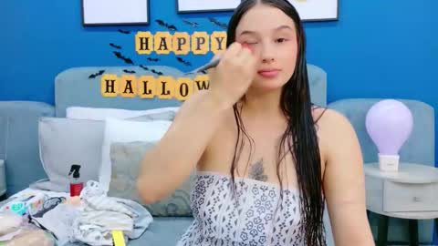Snapshot of ashleyevans21 chatting on October 18, 7:58 pm Ashley Evans online show from October 18, 7:58 pm