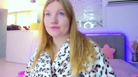 AshleyJonse online show from November 4, 6:01 am