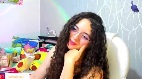 Snapshot of ashleykiim_ chatting on September 18, 1:18 am .. Ashley .. online show from September 18, 1:18 am