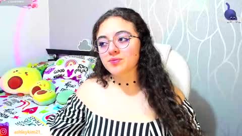 Snapshot of ashleykiim_ chatting on October 7, 12:52 am .. Ashley .. online show from October 7, 12:52 am