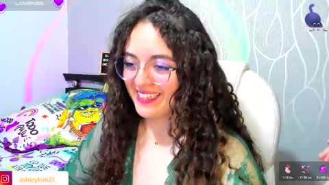 Snapshot of ashleykiim_ chatting on October 24, 12:41 am .. Ashley .. online show from October 24, 12:41 am