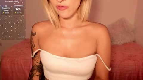 Snapshot of ashleyroys_111 chatting on July 8, 9:30 pm dahiana online show from July 8, 9:30 pm