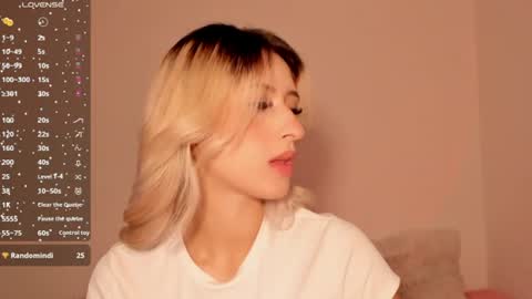 Snapshot of ashleyroys_111 chatting on July 11, 6:43 pm dahiana online show from July 11, 6:43 pm