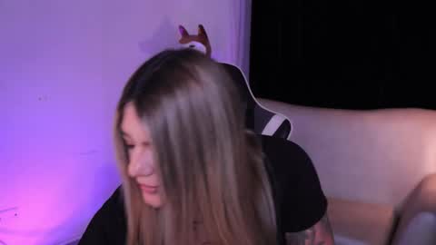 Ashley Lauren online show from October 30, 4:14 am