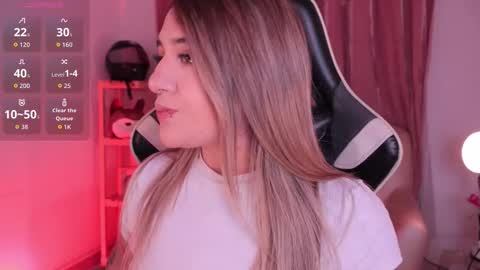 Ashley Lauren online show from December 23, 3:59 am