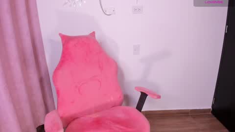 Ashleyy18   online show from February 6, 8:50 am