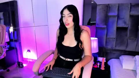 Snapshot of ashly_bloom chatting on May 19, 3:46 am Ashly online show from May 19, 3:46 am