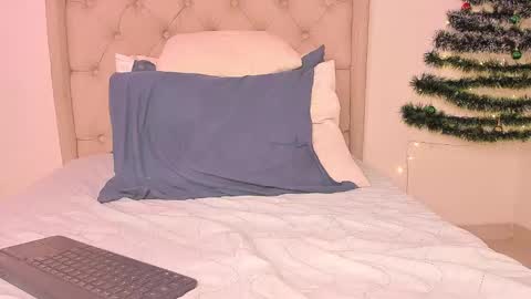 Ashly  online show from December 20, 1:25 am