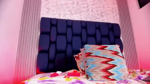 ashlybenison online show from December 16, 6:32 am