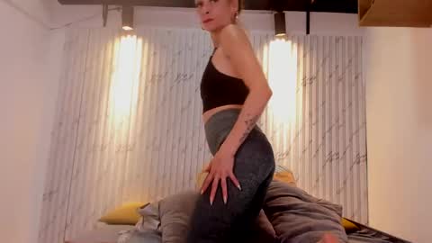 ashlybenison online show from January 16, 2:09 am