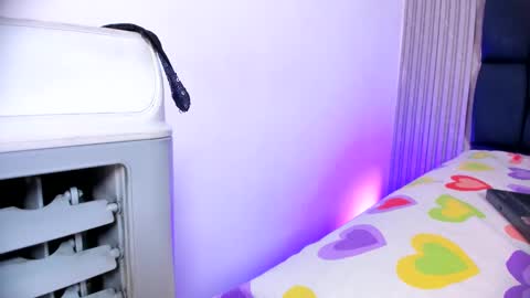 ashlybenison online show from January 24, 7:19 am