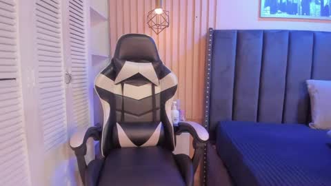 ashlye_miller_ online show from May 8, 8:03 pm