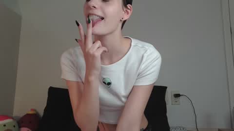 Ash online show from December 19, 7:40 pm