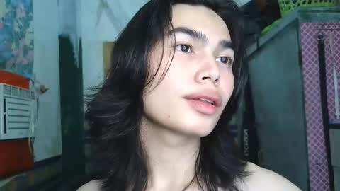 asian_babyboi online show from April 14, 10:54 am