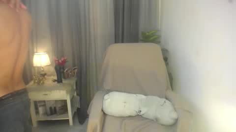 asian_handsomexx online show from December 16, 11:26 am