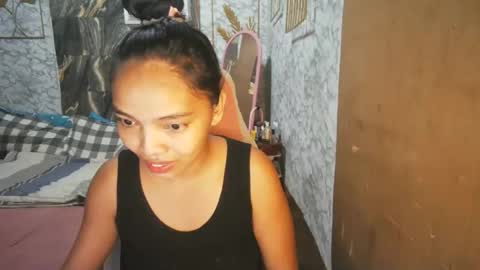 Snapshot of asian_janeth chatting on March 1, 10:23 pm im janeth single mom online show from March 1, 10:23 pm