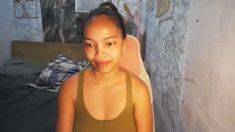 Snapshot of asian_janeth chatting on April 24, 10:45 pm im janeth single mom online show from April 24, 10:45 pm